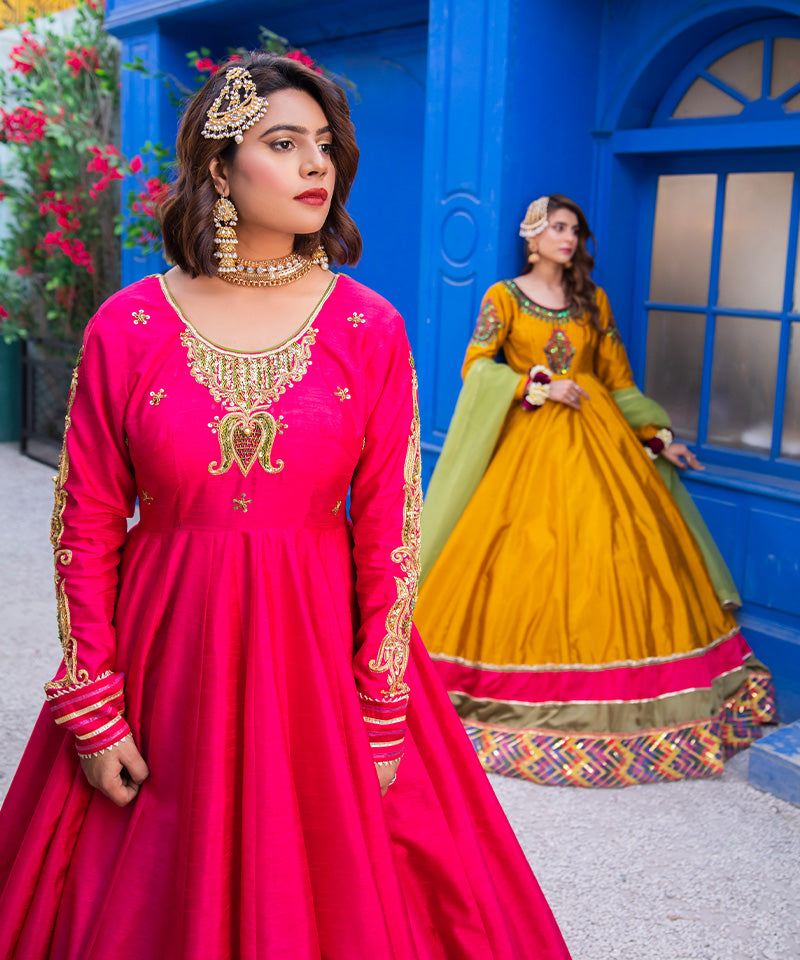 Gulabraat 3 PC (Dupatta, Frok, Bottom Capri)